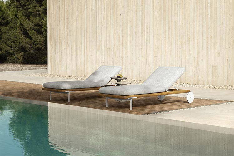 outdoor chaise lounges