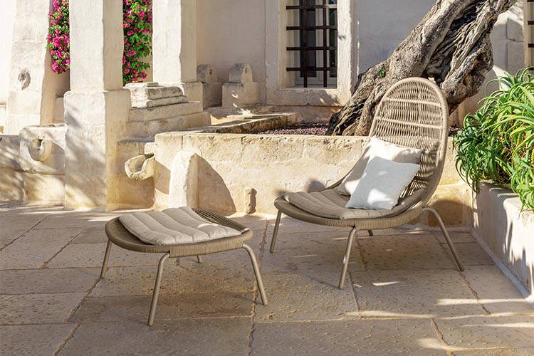 outdoor poufs + stools
