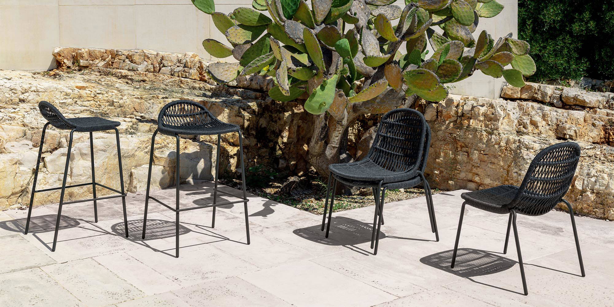 outdoor bar + counter stools