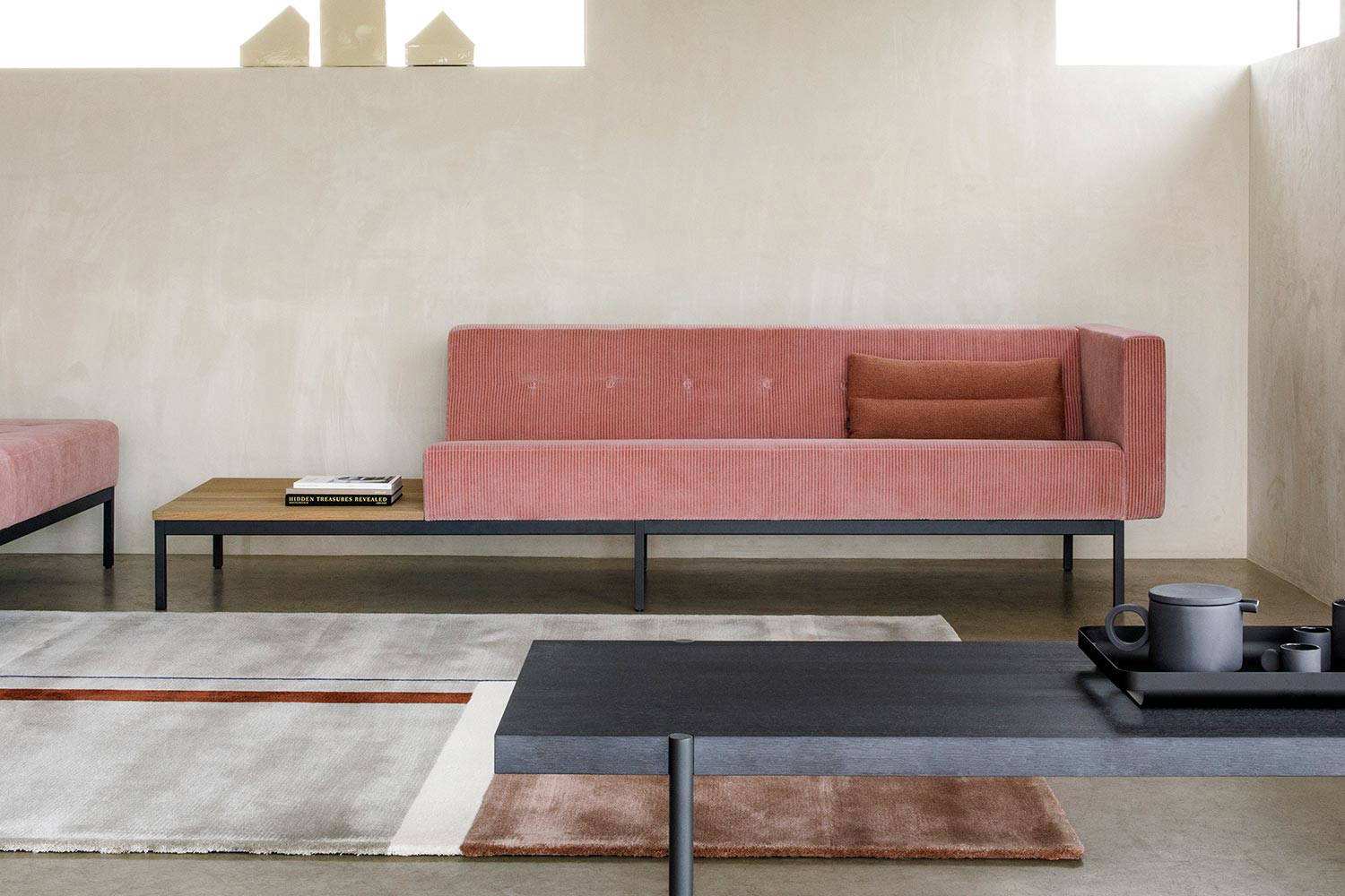 070 Sofa with Table
