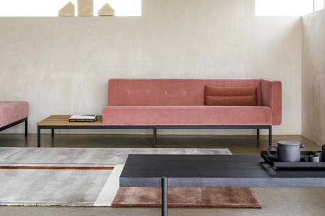 070 sofa with table by Artifort