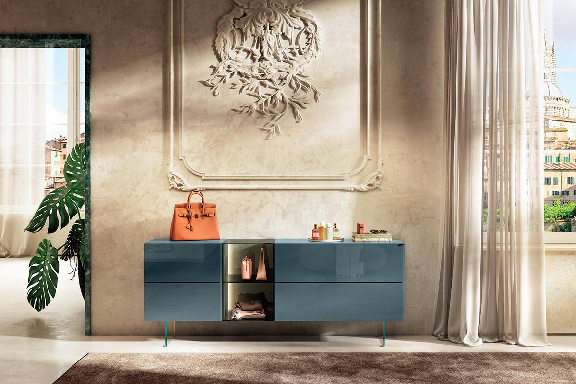 The 36e8 2138 glass dresser by Daniele Lago for Lago The 36e8 2138 glass dresser by Daniele Lago for Lago