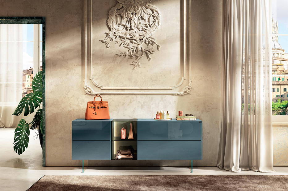 36e8 2138 Glass Dresser