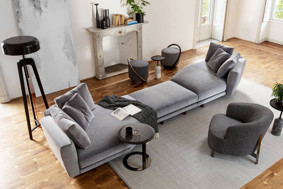 Abacus composition H two-sided sofa with Copine armchair, Smile poufs, Jok end table, Ekero end tables, and Pileo alta floor lamp by Porada