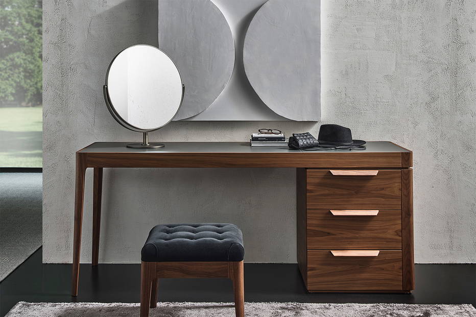 Afrodite desk only version by Porada.