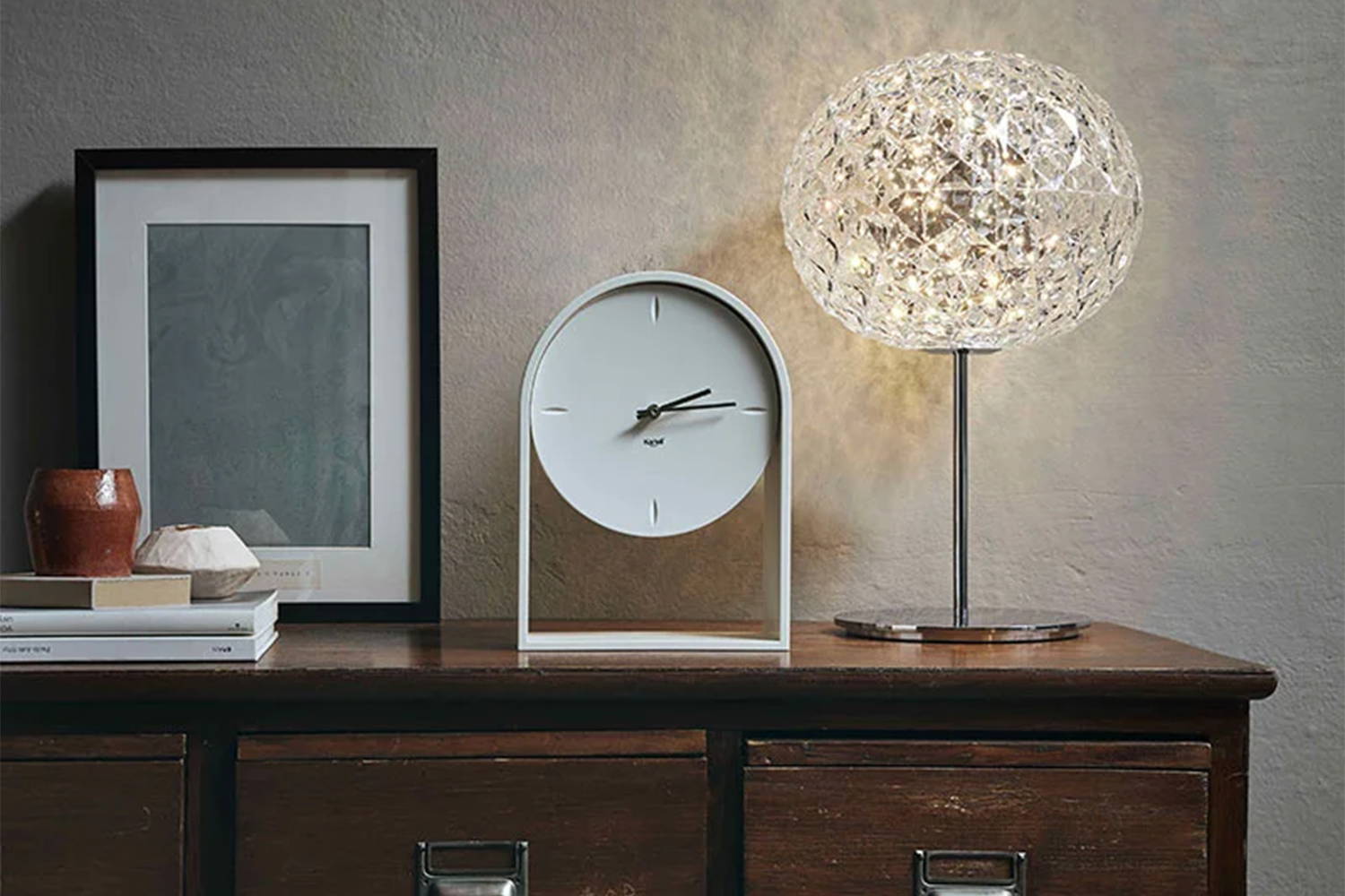 Air Du Temps clock quickship with the Planet Table Lamp 