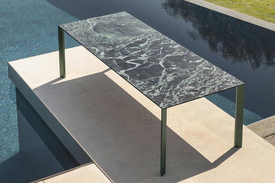 Akashi Ceramic Dining Table is made in Italy