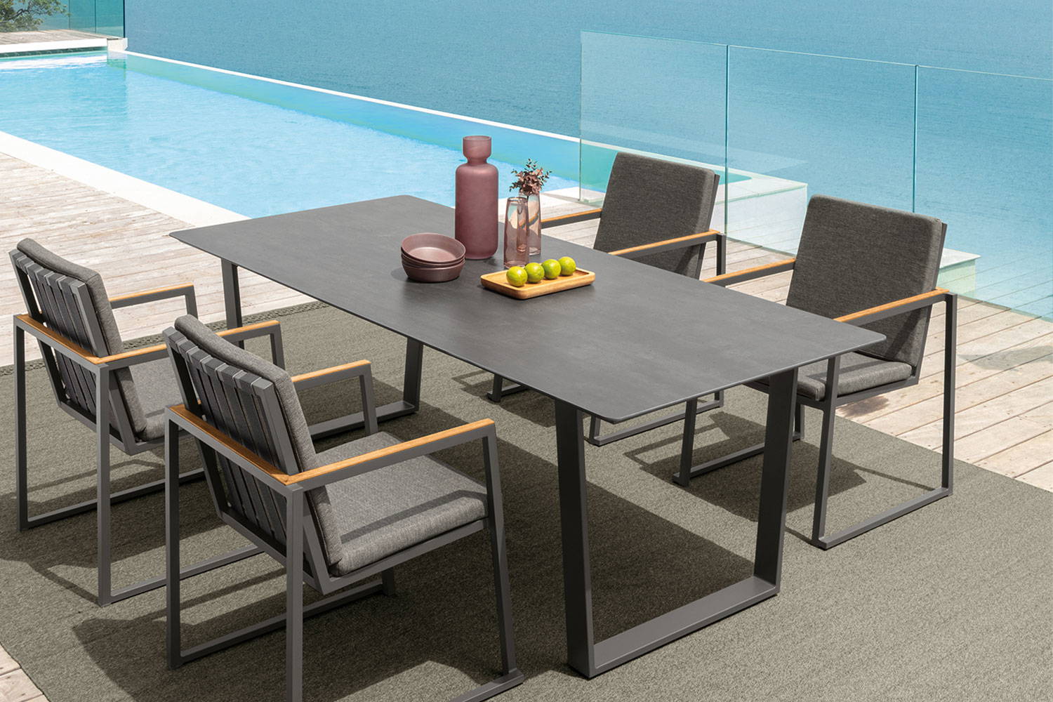 Alabama Alu Dining Table