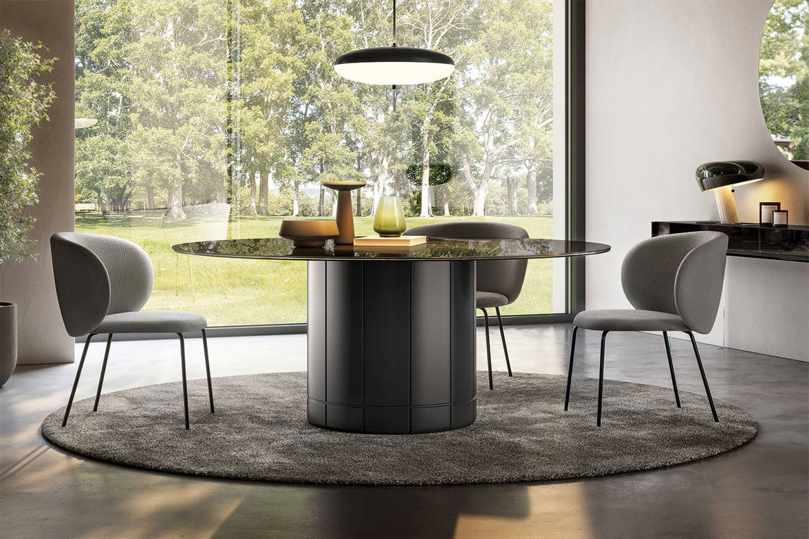The Alberoni round dining table with the Colombina dining chairs. The Alberoni round dining table with the Colombina dining chairs.
