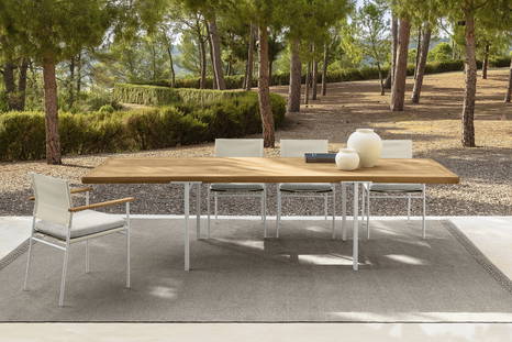 Allure dining table by Talenti