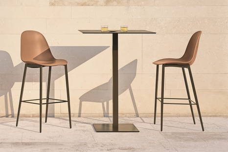Alter bar table designed by Bontempi Casa