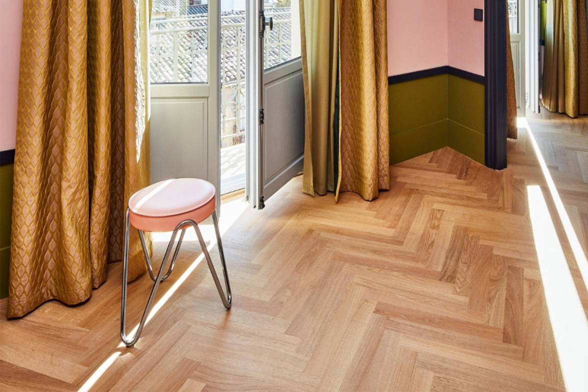 Apelle Jump stool in hotel room Apelle Jump stool in hotel room