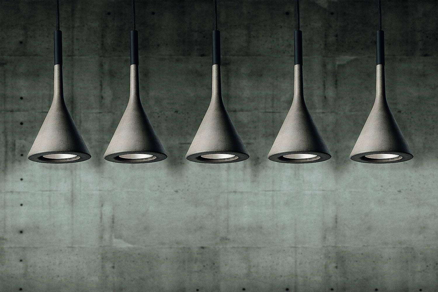 Aplomb Mini Pendant Light by Foscarini | room service 360°