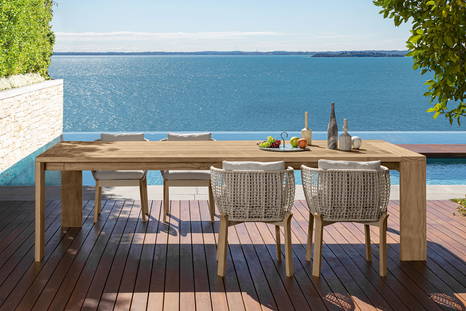 Argo wood dining table by Talenti