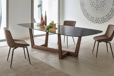Art Wood base dining table by Bonaldo