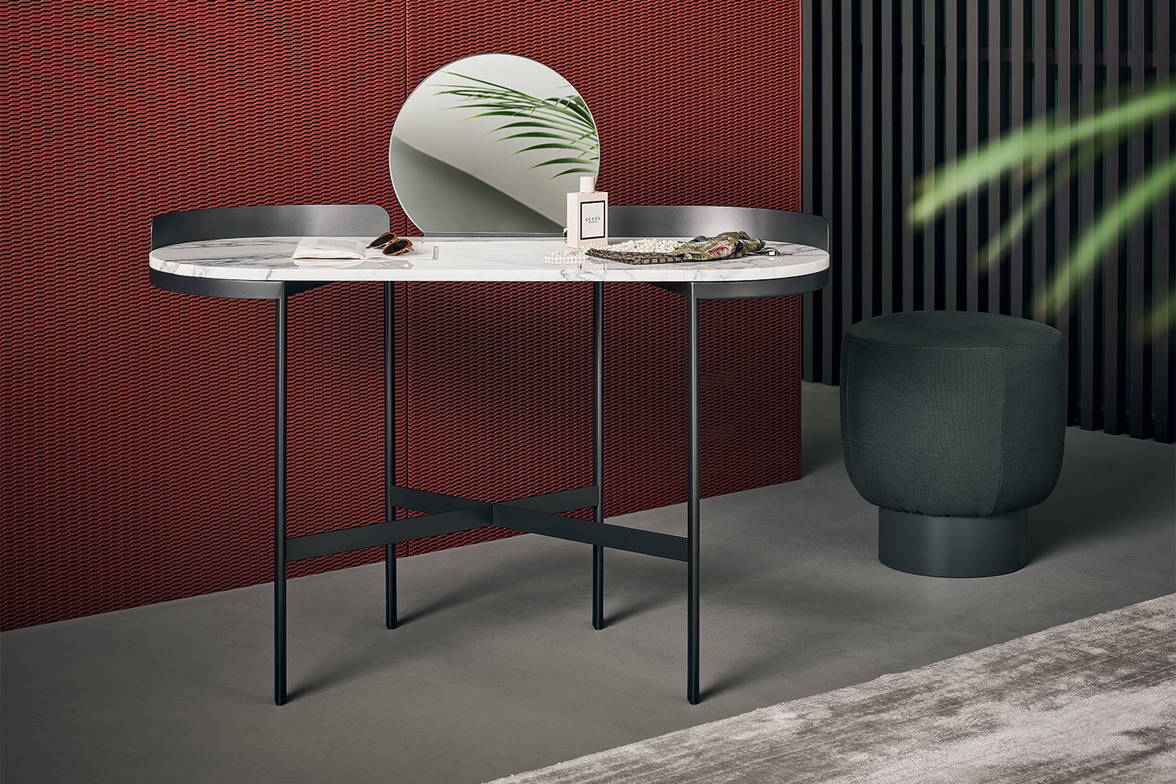 The Asia vanity table with Mirror by Bonaldo. The Asia vanity table with Mirror by Bonaldo.