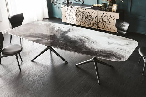 Atlantis CrystalArt dining table with Dumbo dining chairs