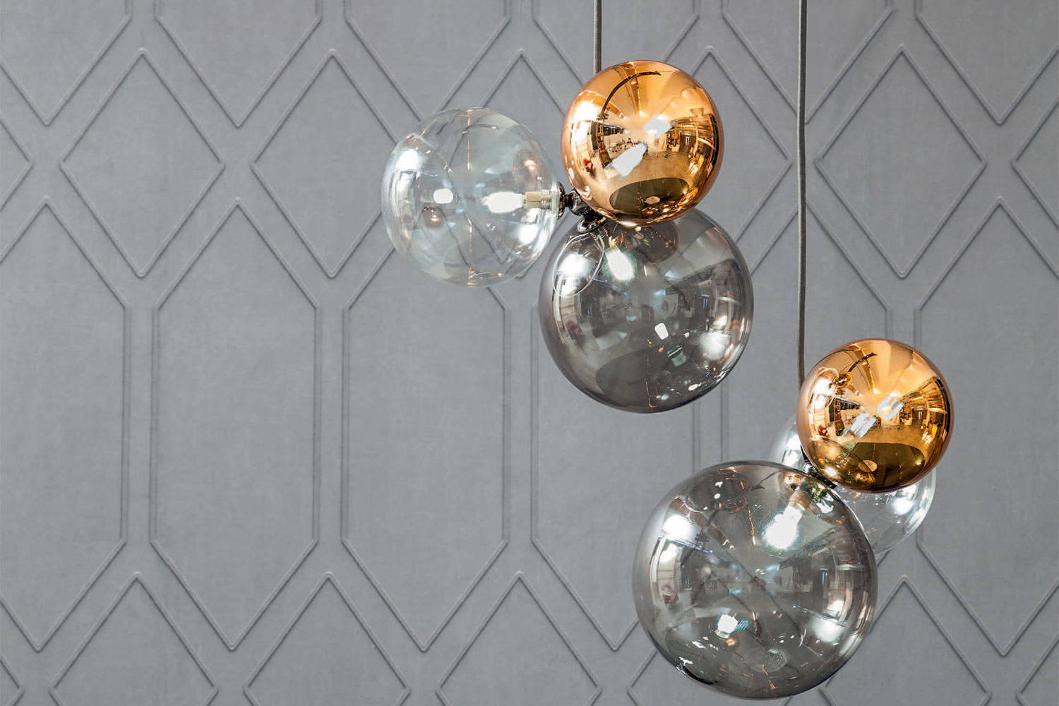 Atomo suspension light by Tonin Casa close-up