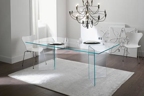 Bacco dining table in extra clear glass