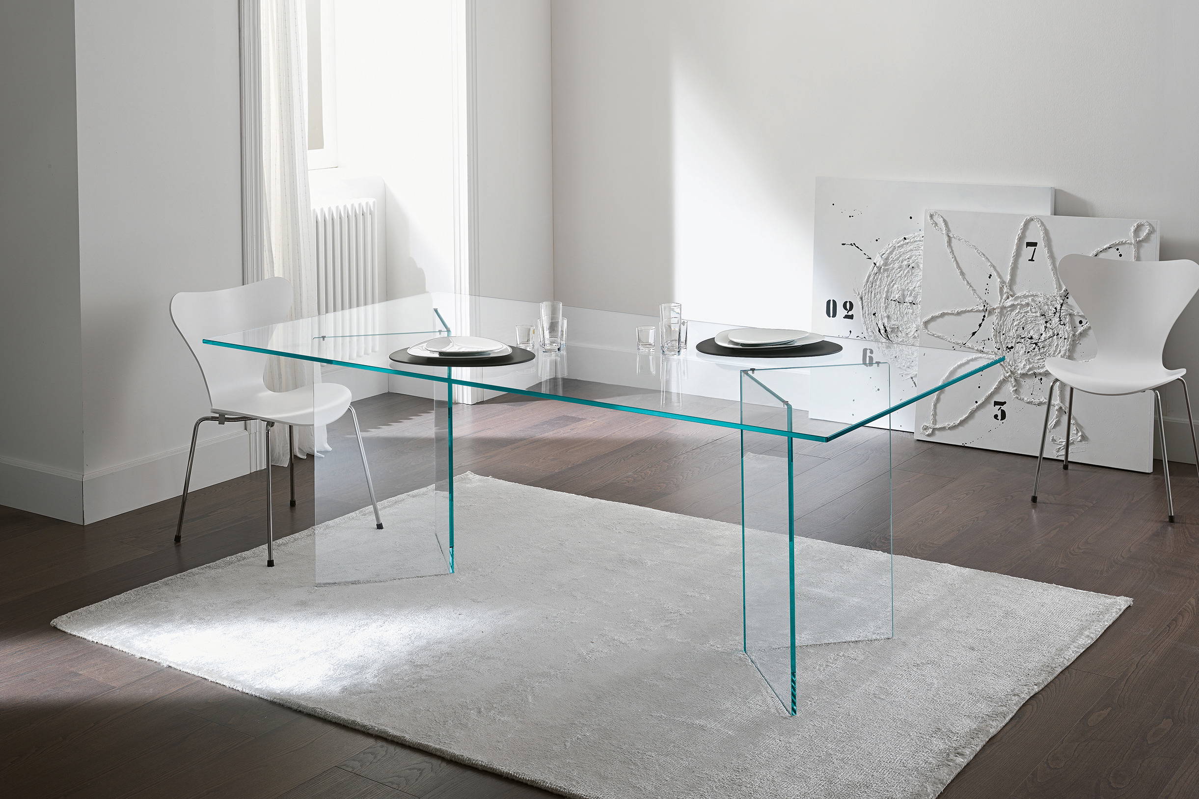 Bacco dining table in extra clear glass
