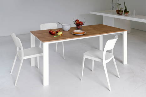 Badu Extension dining table by Midj