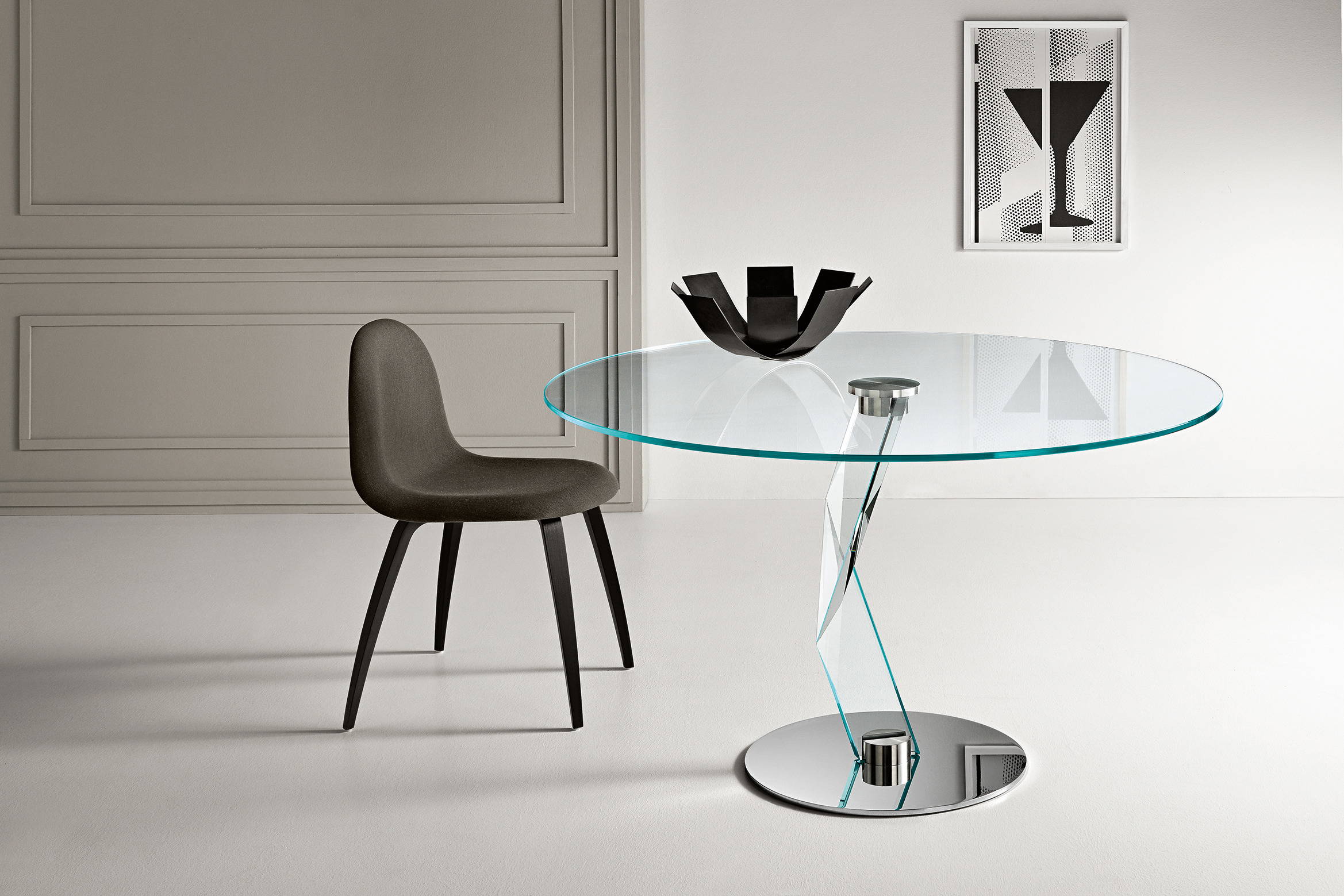 Bakkarat Alto round dining table by Tonelli