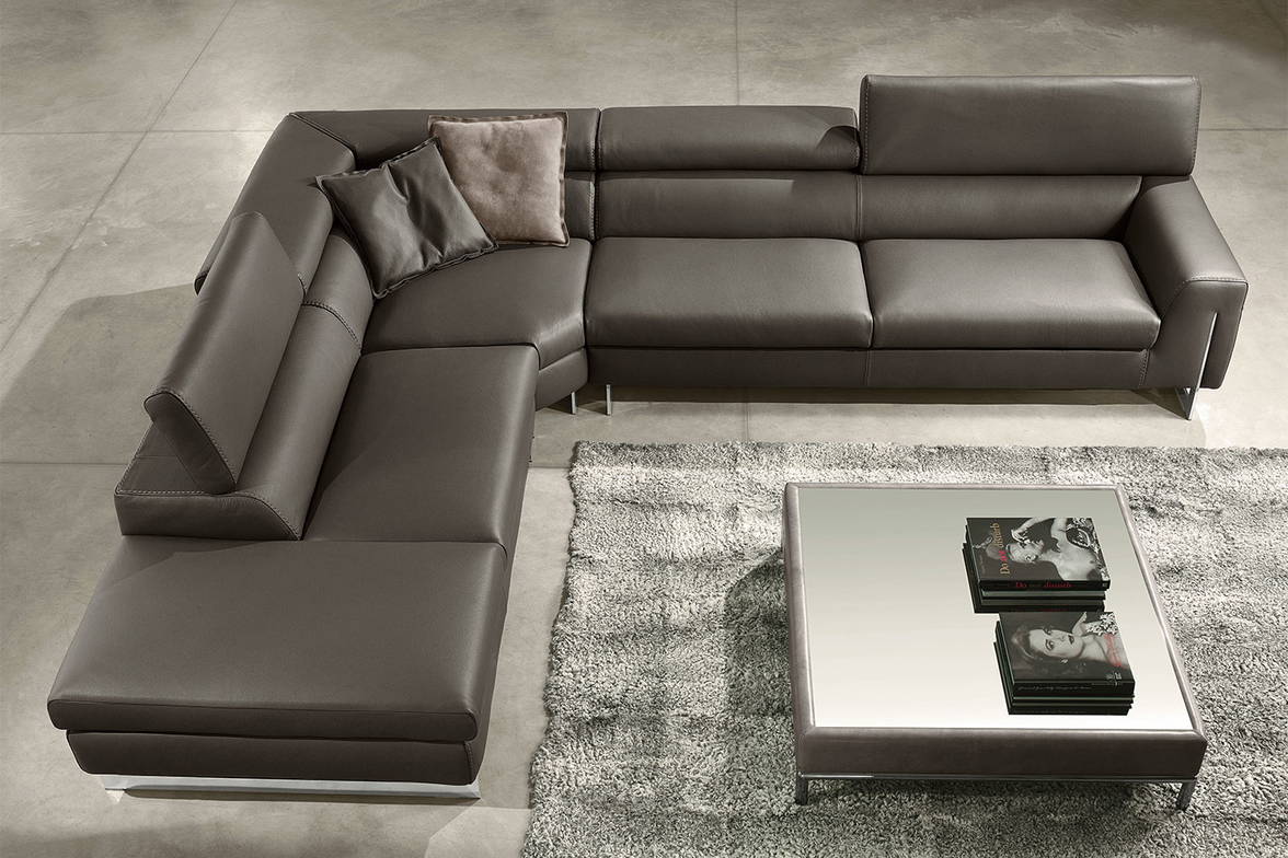 Bellevue corner sectional sofa with peninsula by Gamma Bellevue corner sectional sofa with peninsula by Gamma