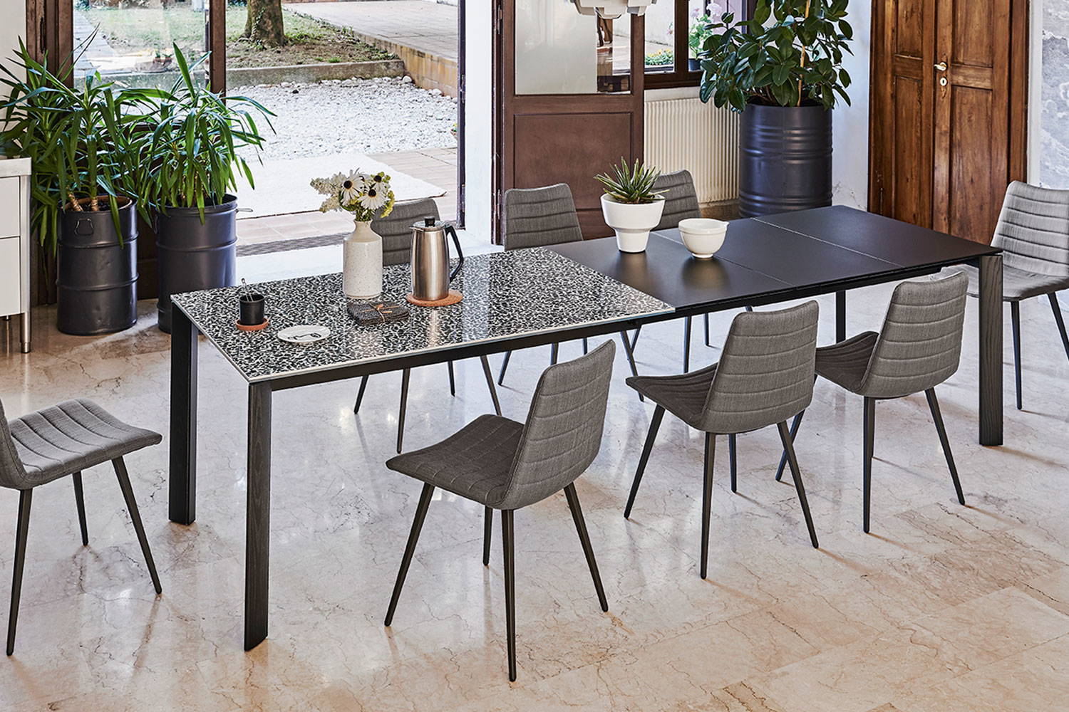 Blade ceramic extension dining table with Cover dining chairs by Midj