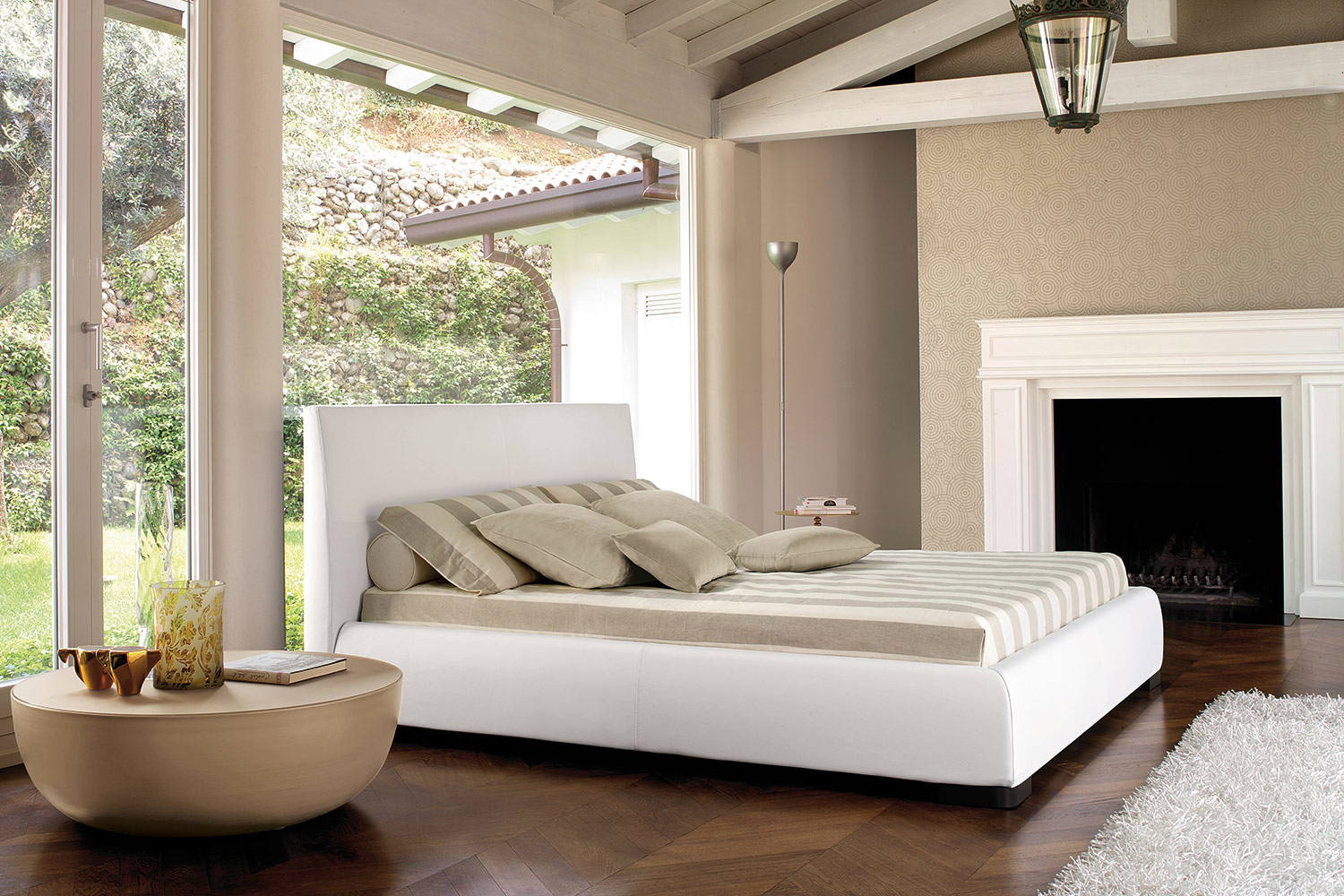Bloom bed by Bonaldo side view