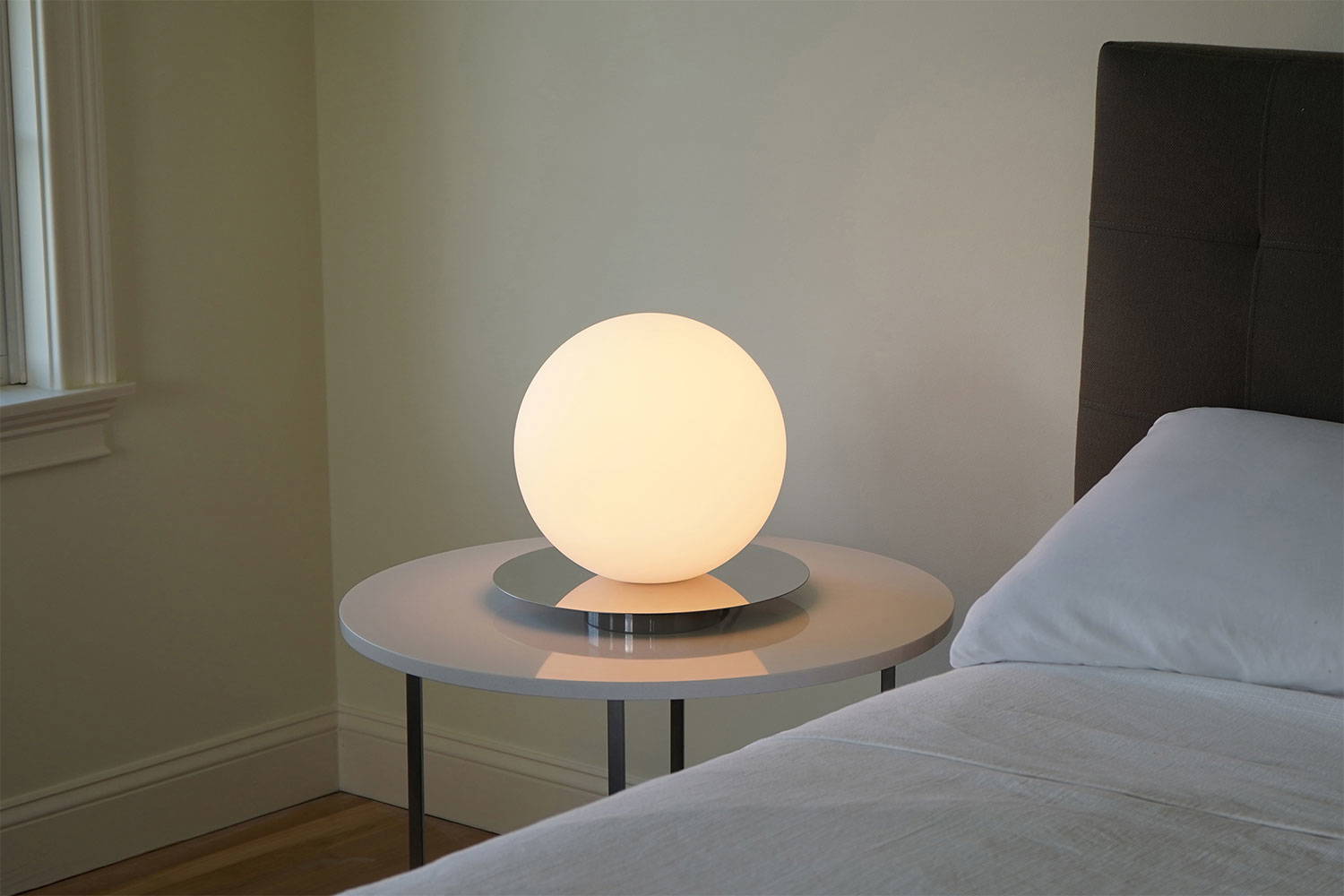 Bola Sphere Table Lamp