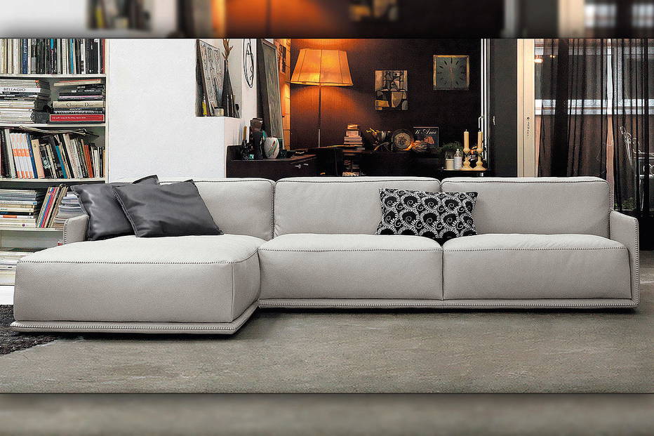 Border sectional sofa with chaise by Gamma