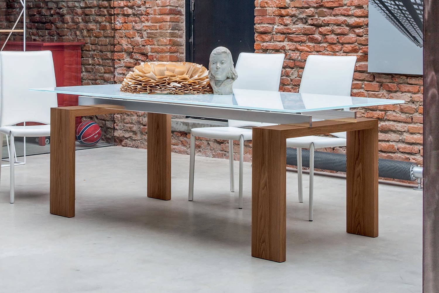 Brooklyn dining table with Madeleine Dining Chairs