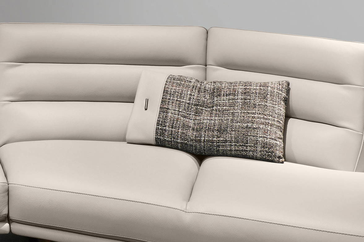 Royal C30 pillow (fabric upholstery with leather accent) Royal C30 pillow (fabric upholstery with leather accent)