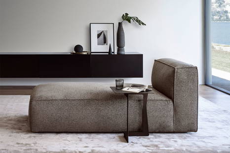 Cairoli armless chaise by Nicoline Italia