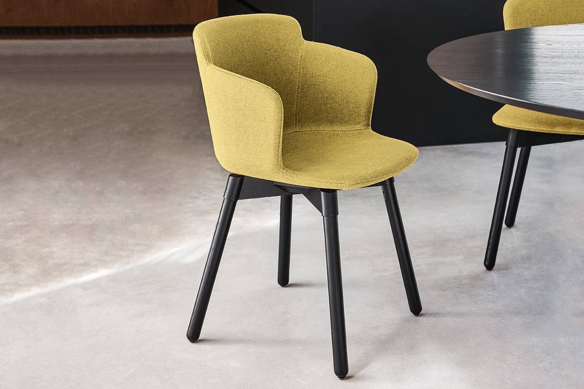 Calla wood upholstered dining chair by Midj
Calla wood upholstered dining chair by Midj