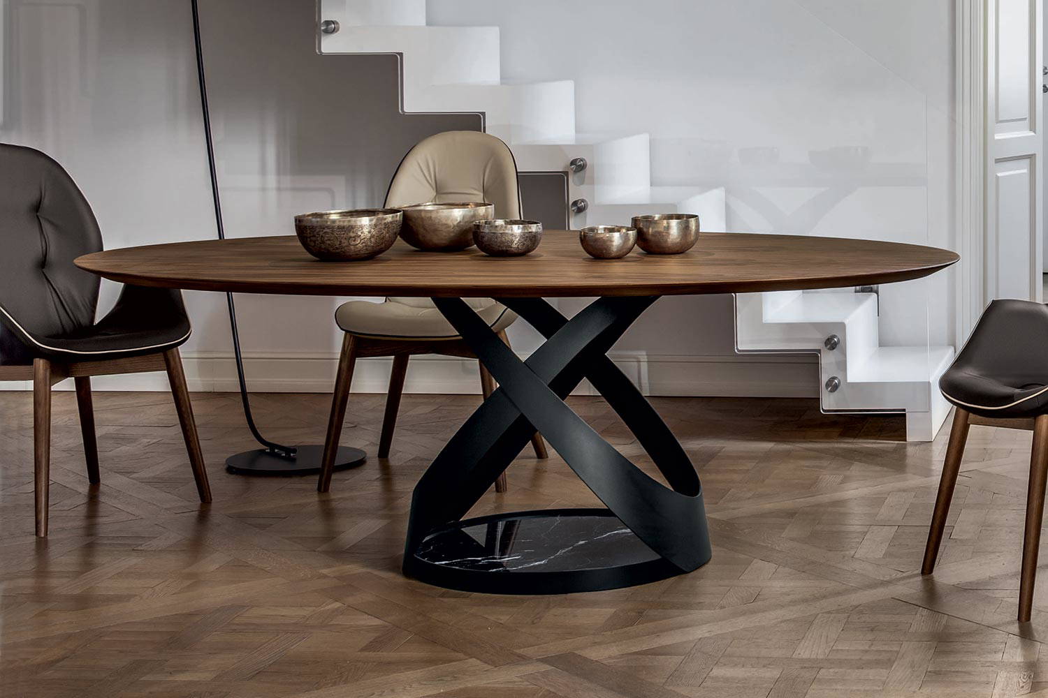 Capri dining table with Canaletto walnut top and black painted frame with Glossy black Marquinia plate
 