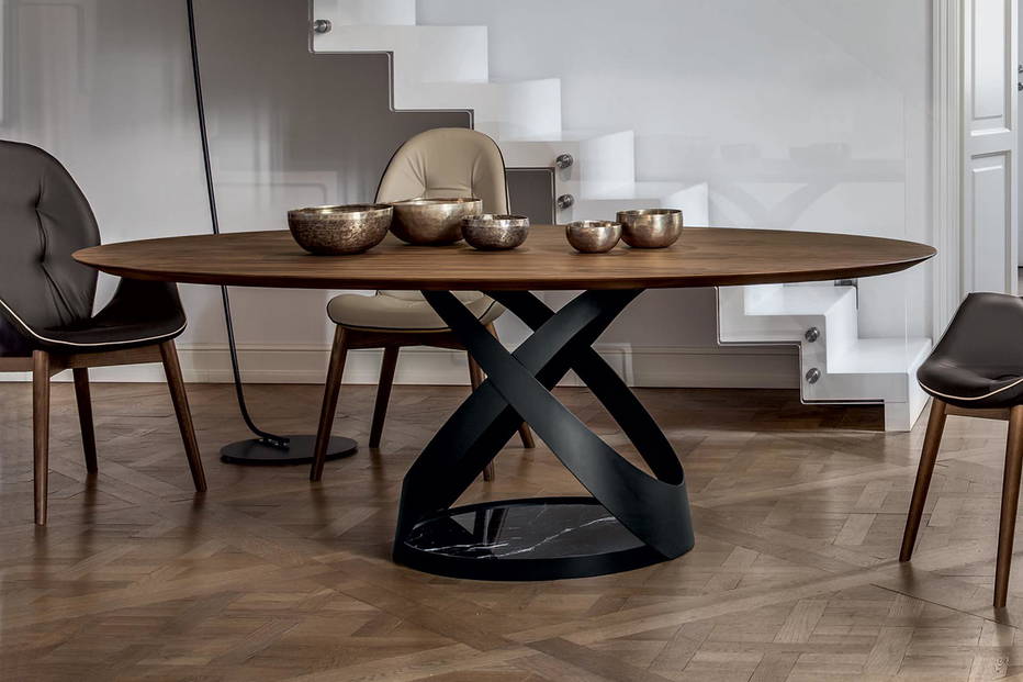 Capri dining table with Canaletto walnut top and black painted frame with Glossy black Marquinia plate
 