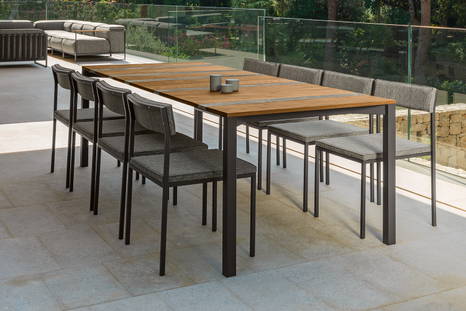 Casilda dining table by Talenti