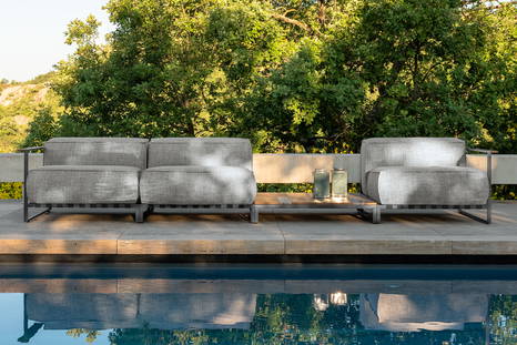 Casilda sofa with table by Talenti