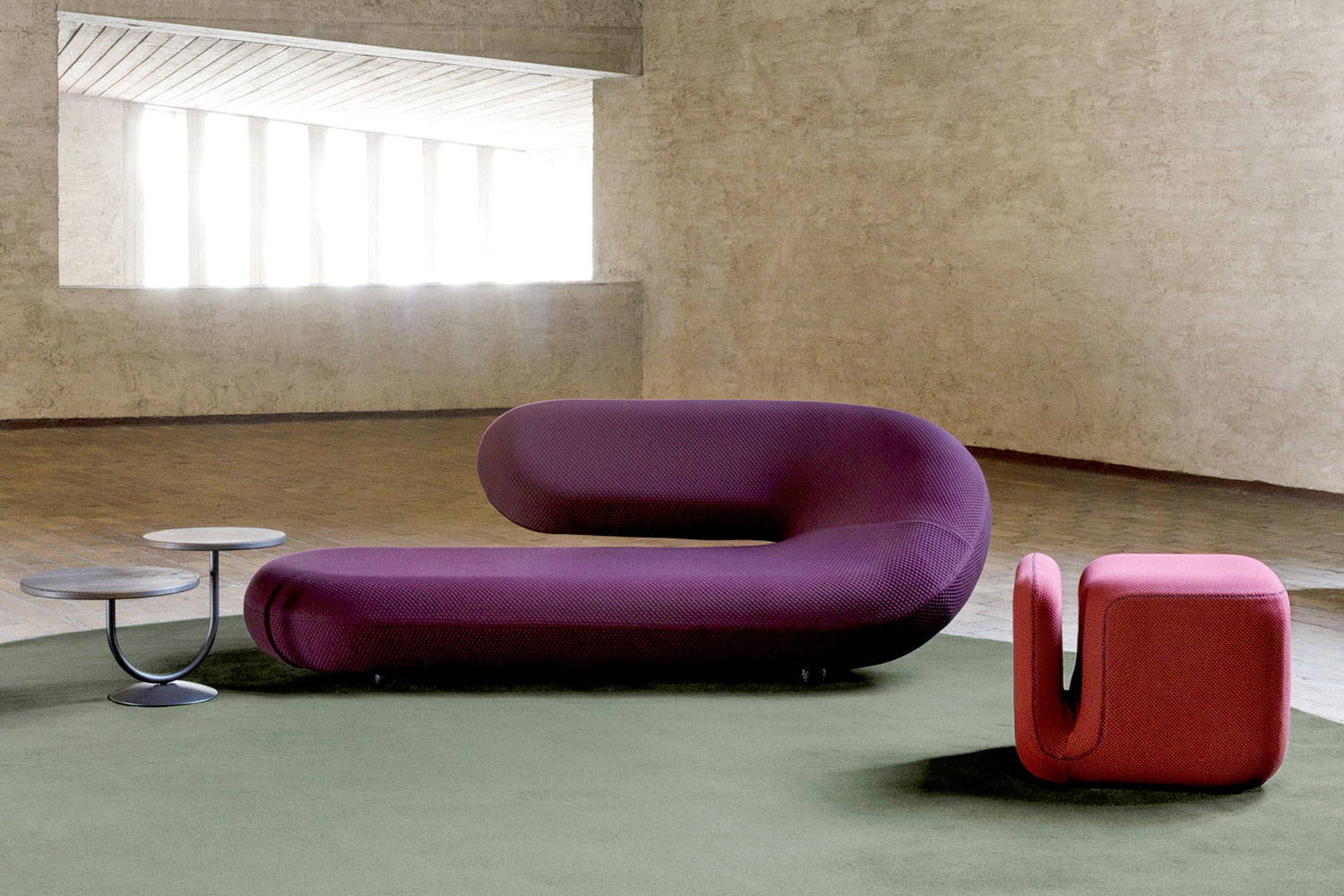 Chaise Longue Sofa with Moby Pouf and Twins End Table by Artifort