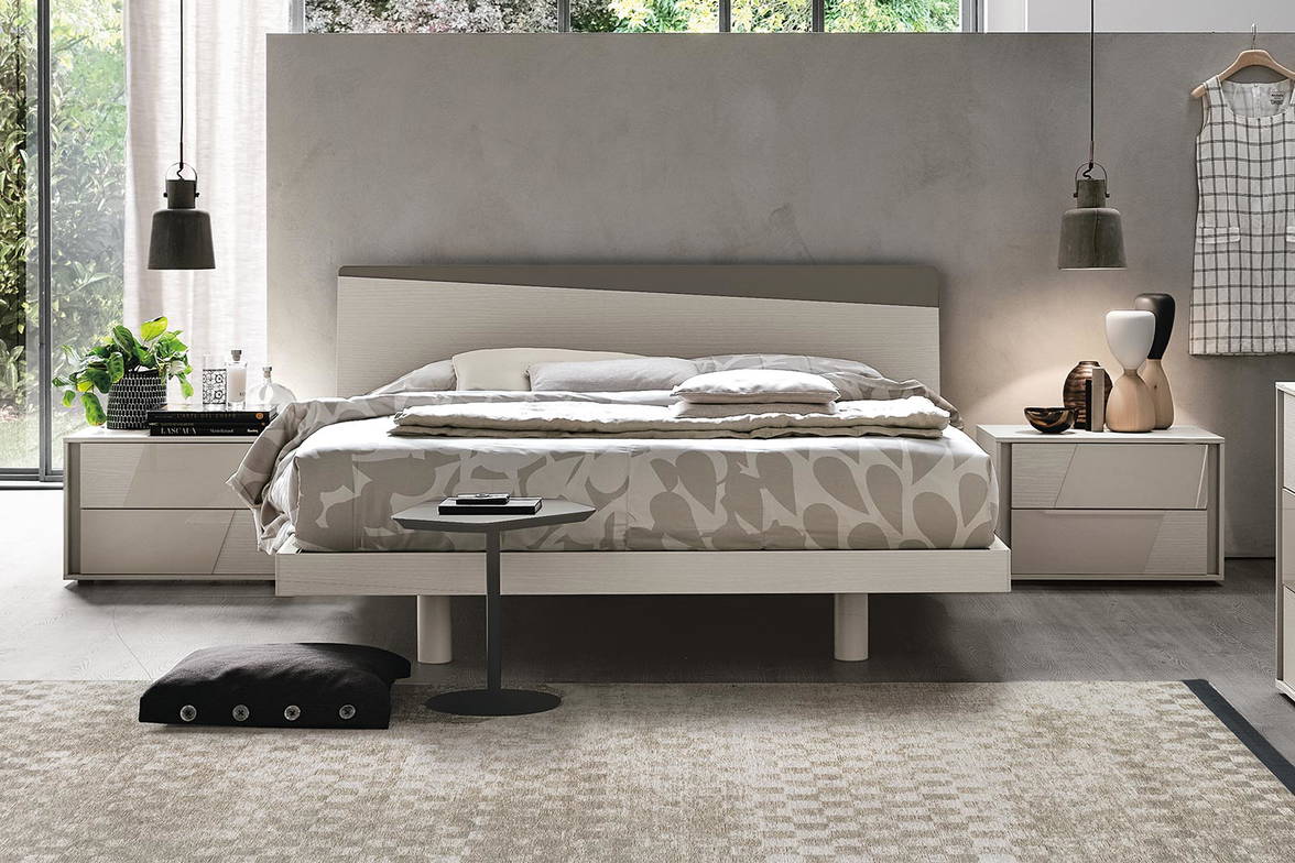 Charlie bed with Kross nightstands Charlie bed with Kross nightstands