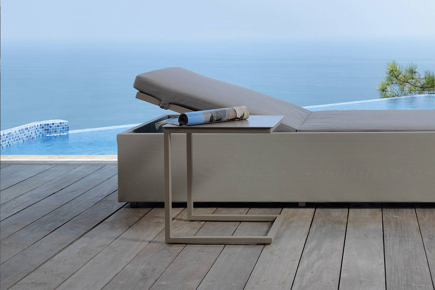 Chic side table by Talenti