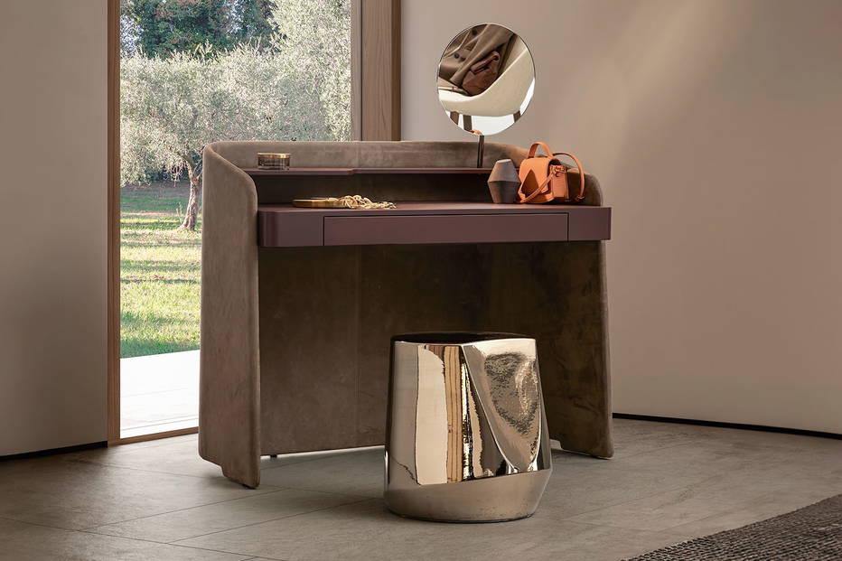 Chloe vanity desk with mirror by Pianca
