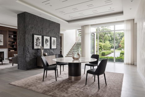 Cilindro Round Dining Table Display Model