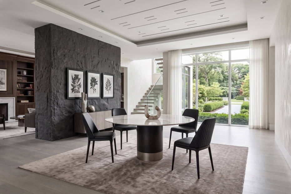 Cilindro Round Dining Table Display Model