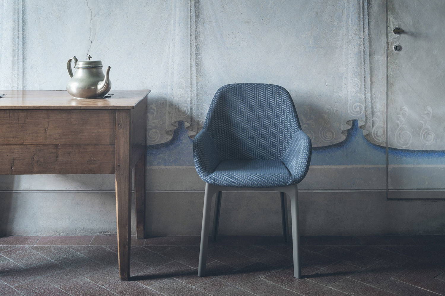 Clap dining chair by Kartell