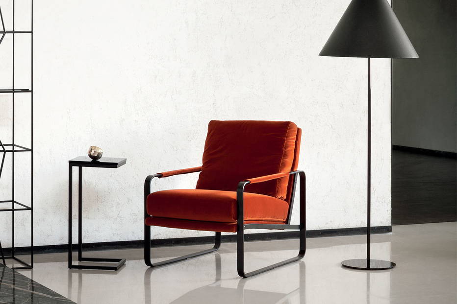 Clarissa armchair with the Tower end table