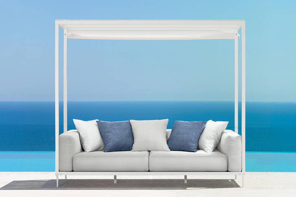 The Cleo Soft Alu canopy sofa by Marco Acerbis for Talenti. The Cleo Soft Alu canopy sofa by Marco Acerbis for Talenti.
