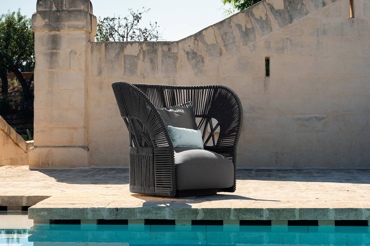 Cliff Deco lounge armchair by Talenti