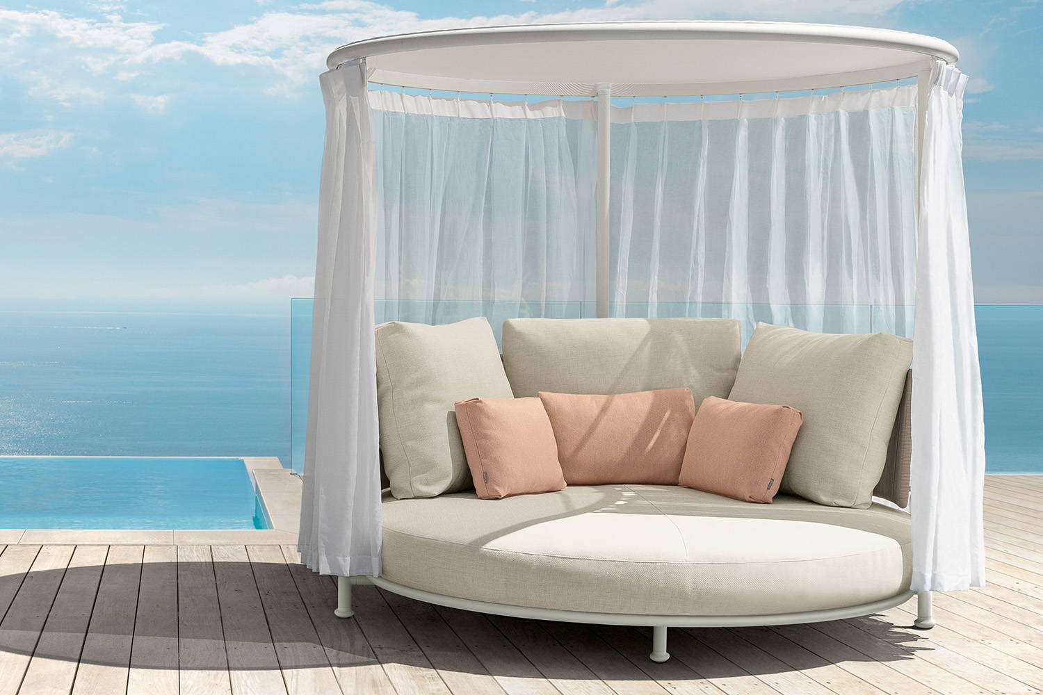 Coral Daybed
